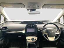 Toyota Prius S Touring-Selection - U8472
