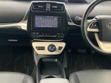 Toyota Prius S Touring-Selection - U8472