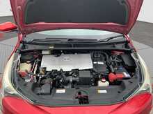 Toyota Prius S Touring-Selection - U8472