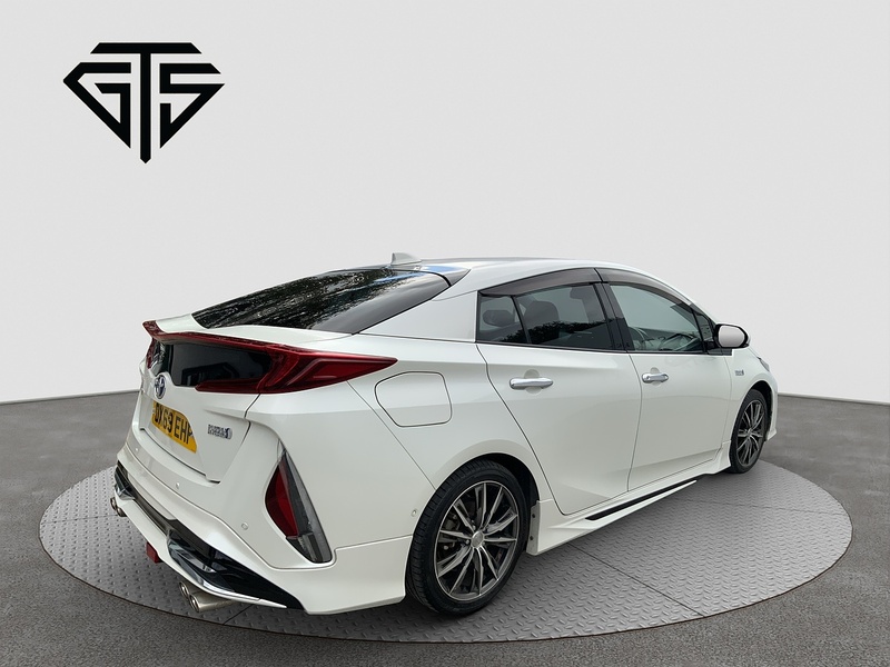Toyota Prius PHV A - U8477