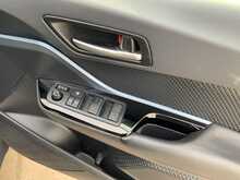 Toyota C-HR VVT-h Design - U8487