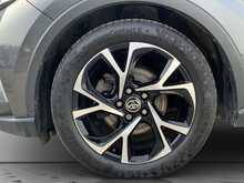 Toyota C-HR VVT-h Design - U8487