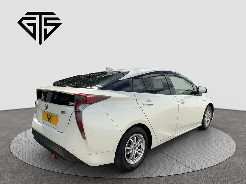 Toyota Prius 	S SafetyPlus - U8524