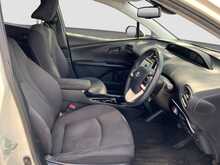 Toyota Prius 	S SafetyPlus - U8524