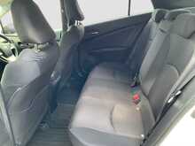 Toyota Prius 	S SafetyPlus - U8524