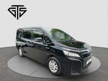 Toyota Voxy Hybrid X - U8525
