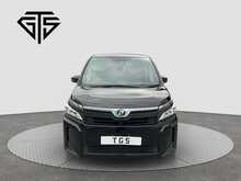 Toyota Voxy Hybrid X - U8525