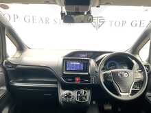 Toyota Voxy Hybrid X - U8525