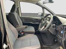 Toyota Voxy Hybrid X - U8525