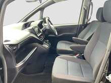 Toyota Voxy Hybrid X - U8525