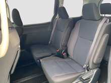 Toyota Voxy Hybrid X - U8525