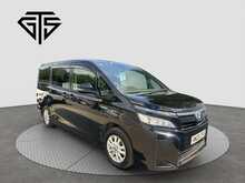 Toyota Voxy Hybrid X - U8525