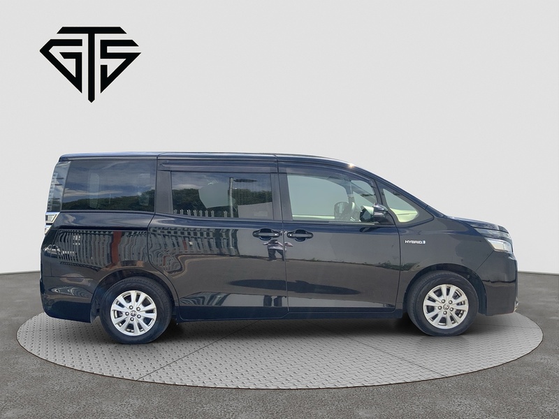 Toyota Voxy Hybrid X - U8525