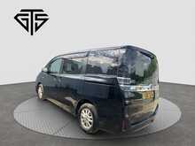 Toyota Voxy Hybrid X - U8525
