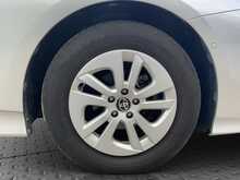 Toyota Prius S SafetyPlus - U8526