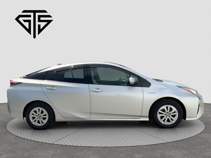 Toyota Prius S - U8527
