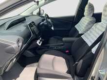 Toyota Prius S - U8527