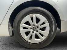 Toyota Prius S - U8527