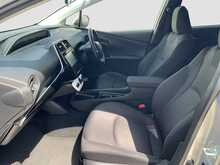 Toyota Prius S - U8528