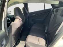 Toyota Prius S - U8528
