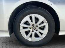 Toyota Prius S - U8528