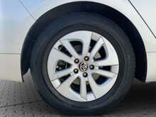 Toyota Prius S - U8528