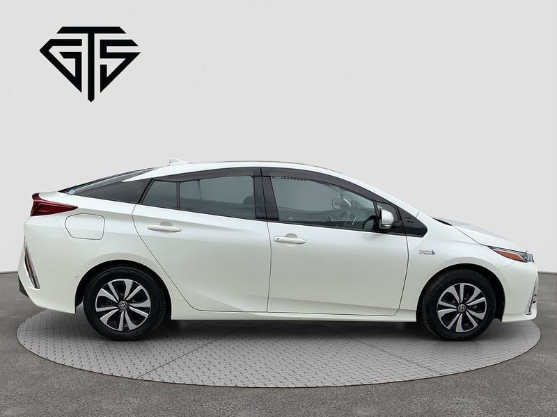 Toyota PRIUS PHV A - U8552