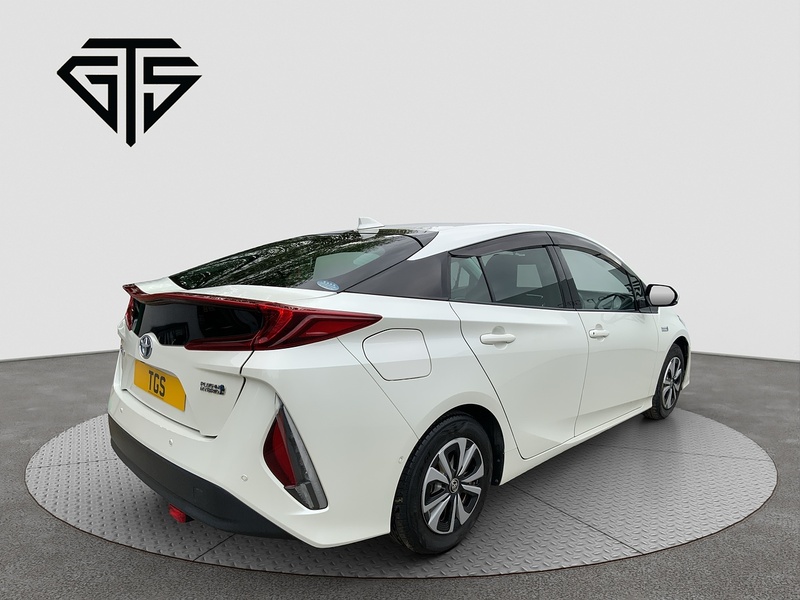 Toyota PRIUS PHV A - U8552