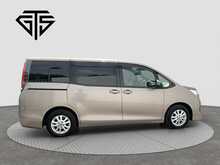 Toyota Noah Hybrid G - U8554