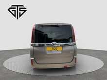 Toyota Noah Hybrid G - U8554