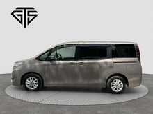 Toyota Noah Hybrid G - U8554