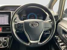 Toyota Noah Hybrid G - U8554