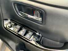 Toyota Noah Hybrid G - U8554