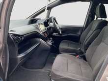Toyota Noah Hybrid G - U8554