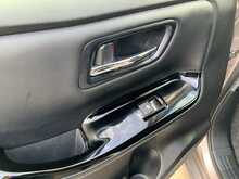 Toyota Noah Hybrid G - U8554