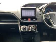 Toyota Noah Hybrid G - U8554
