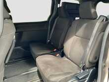 Toyota Noah Hybrid G - U8554