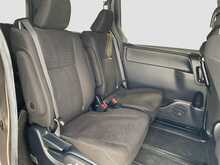 Toyota Noah Hybrid G - U8554