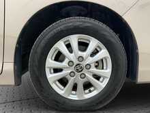 Toyota Noah Hybrid G - U8554