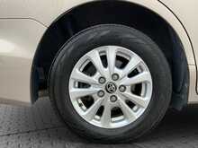 Toyota Noah Hybrid G - U8554