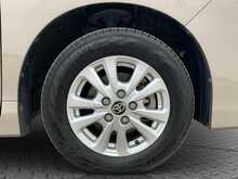 Toyota Noah Hybrid G - U8554