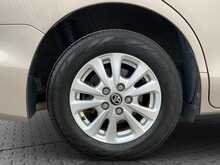 Toyota Noah Hybrid G - U8554