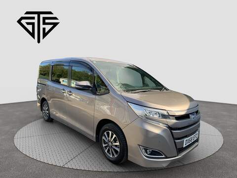 Toyota Noah DX 4WD 2.8 MPV Automatic Diesel