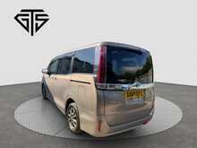 Toyota Noah Hybrid G - U8554