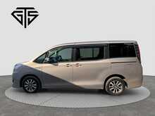 Toyota Noah Hybrid G - U8554