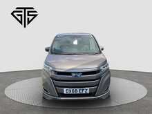 Toyota Noah Hybrid G - U8554