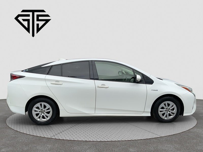 Toyota Prius S - U8556