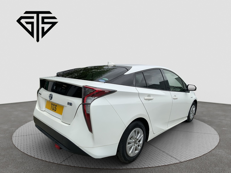 Toyota Prius S - U8556