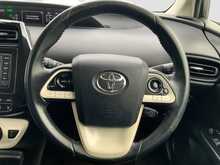 Toyota Prius S - U8556