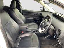 Toyota Prius S - U8556